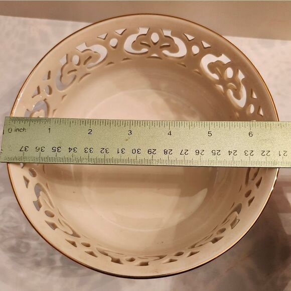 NWT Lenox Tracery Collection "Brit" Pierced Round Bowl w/Gold Trim 6.75" Dia. - Picture 6 of 6